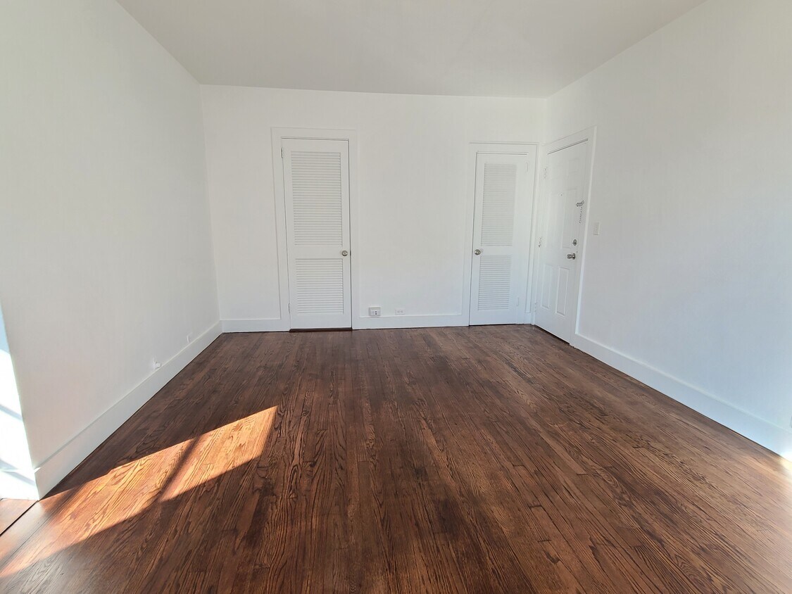 Foto principal - 7124 Bay Dr