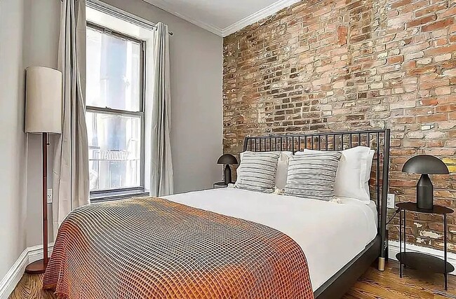 Foto del edificio - 245 E 44th St