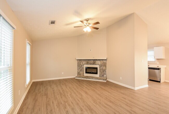 Foto del edificio - 6924 Hickory Log Rd