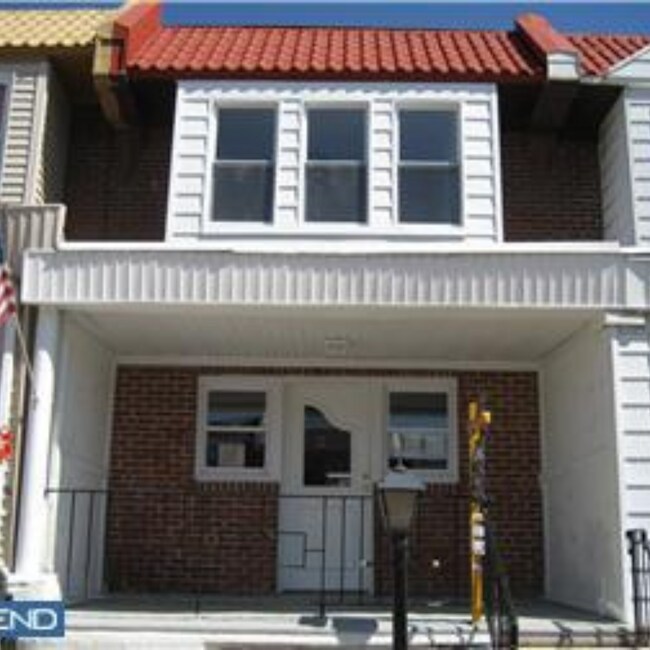 Building Photo - 863 Bridge St