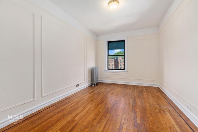 Building Photo - 2-12 Seaman Avenue