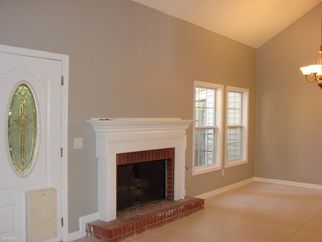 Building Photo - 3 br, 2 bath Townhome - 1429 Roxbury Court