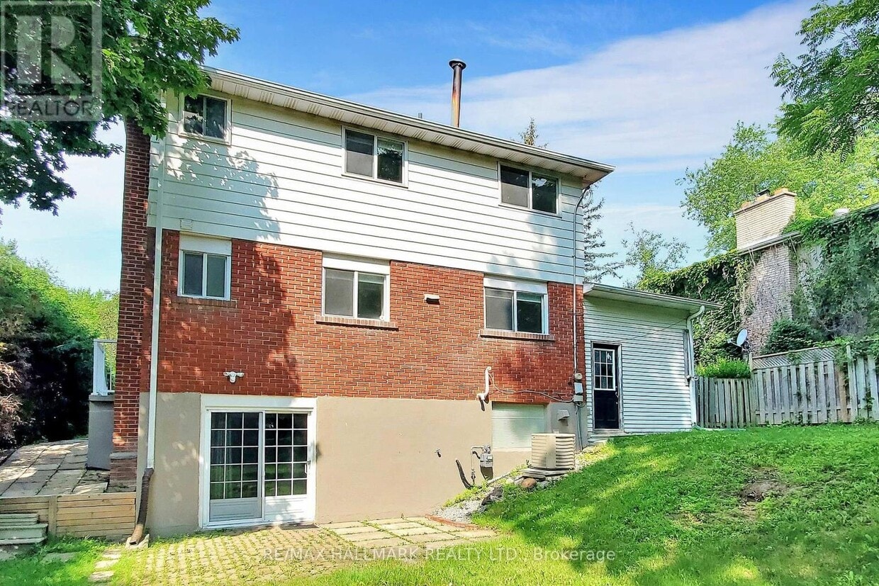 Building Photo - 63 Hillview Dr