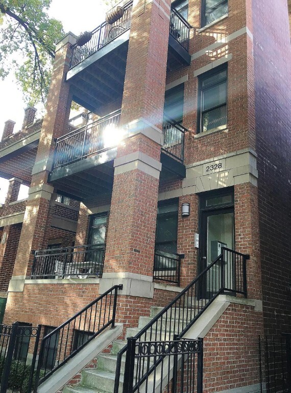 Building Photo - 2320 N Greenview Ave