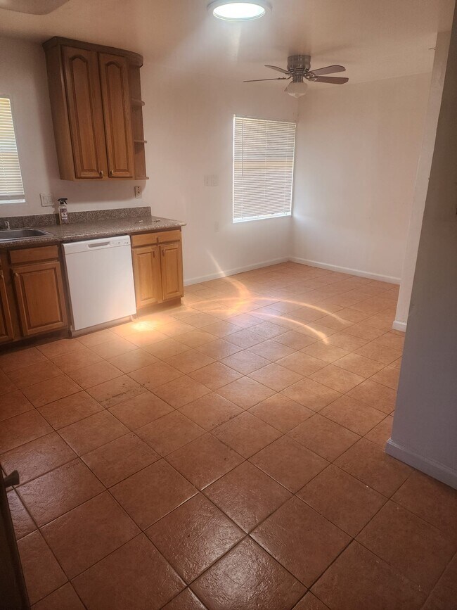 Building Photo - 5806 Elizabeth St