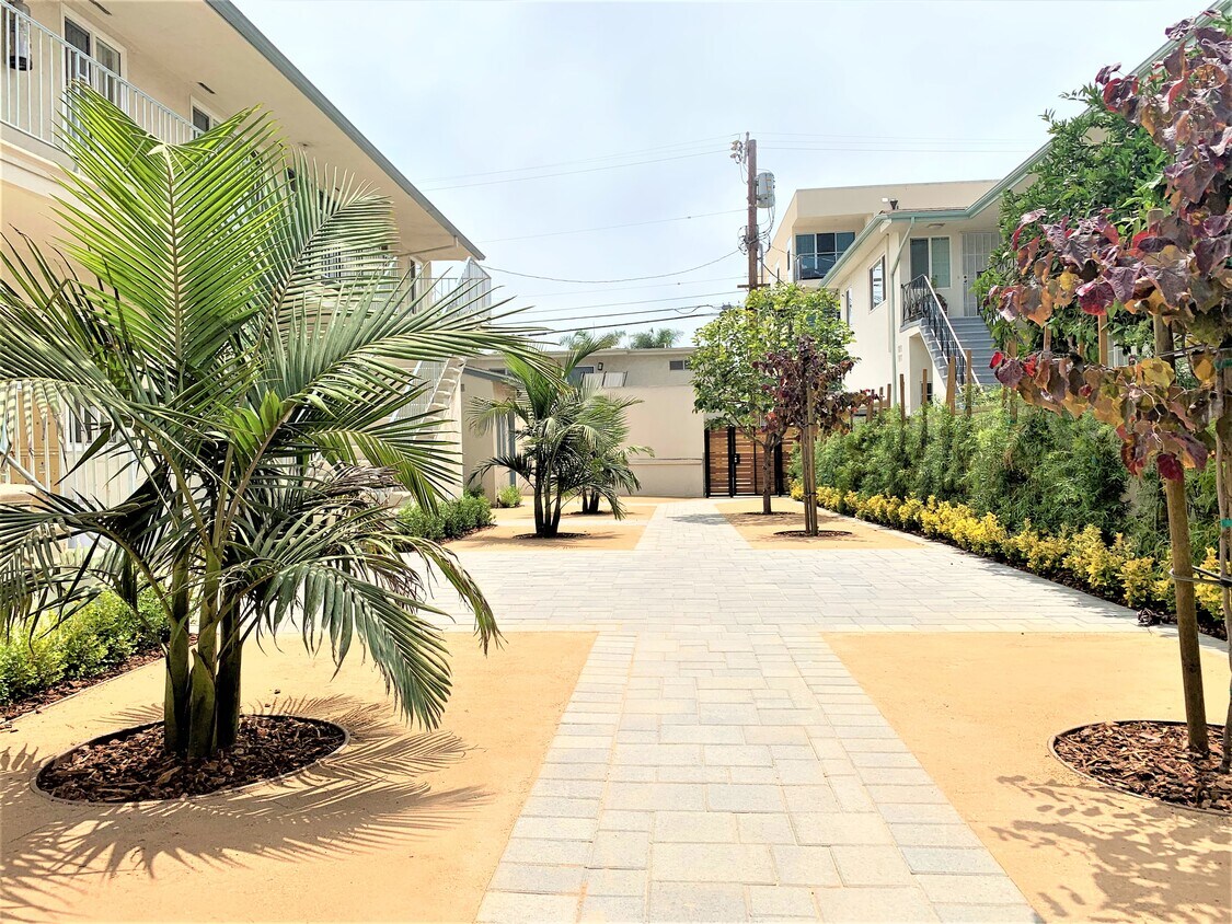 Common Area 1A - 1643 Colby Ave