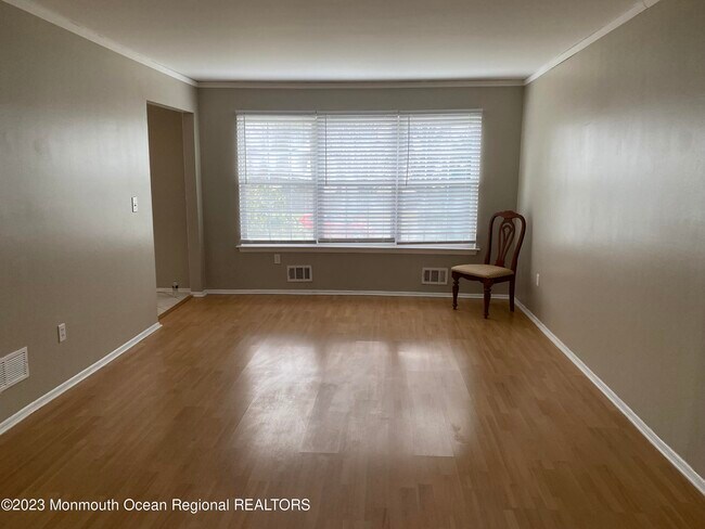 Building Photo - 5 Kolas Ct