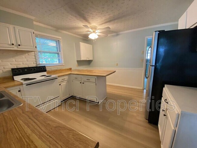 Foto del edificio - 2 Bedroom, 1 Bathroom House in High Point!