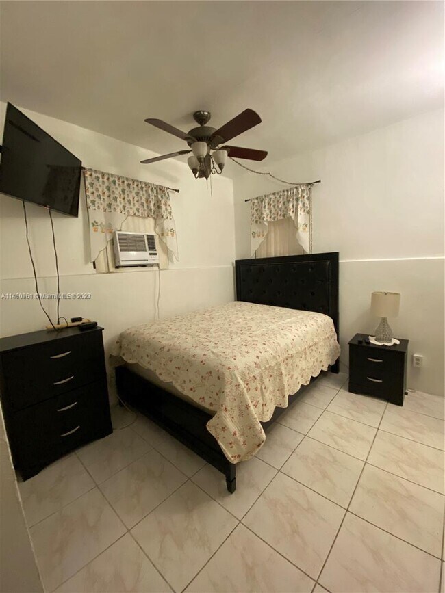 Foto del edificio - 325 NE 127th St