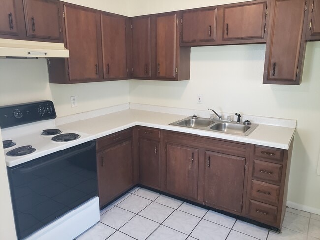 Building Photo - 2428 S Lake Letta Dr