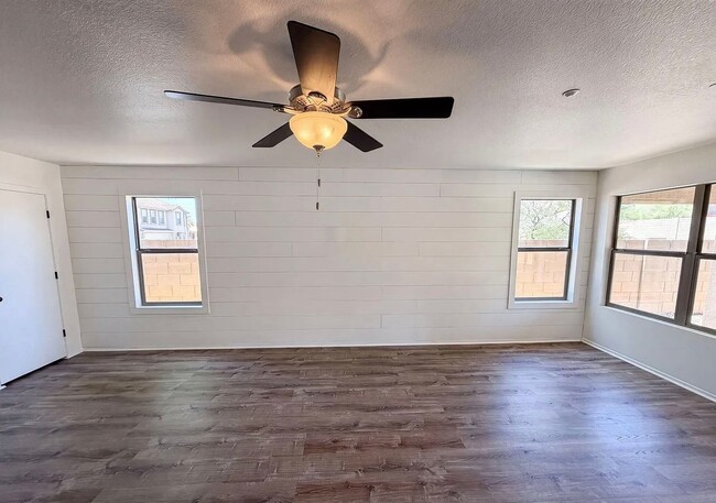 Building Photo - 7501 E Deer Valley Rd