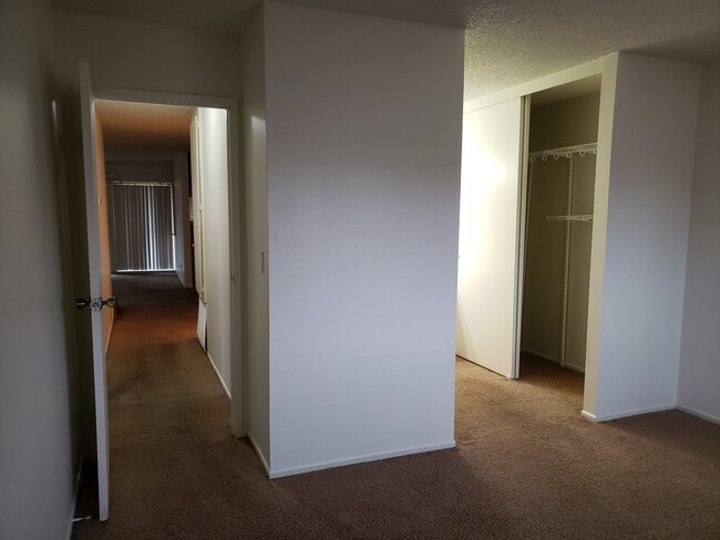 Foto del edificio - 3 Bed 2 Bath Townhome Close To The Strip!