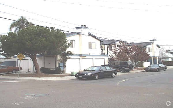 Primary Photo - 1204 Vega St