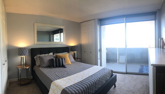 Foto del edificio - 909 N Logan St