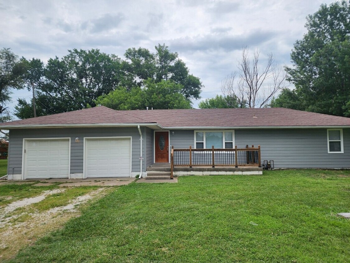 1868 US-54, Iola, KS 66749 - House Rental in Iola, KS | Apartments.com