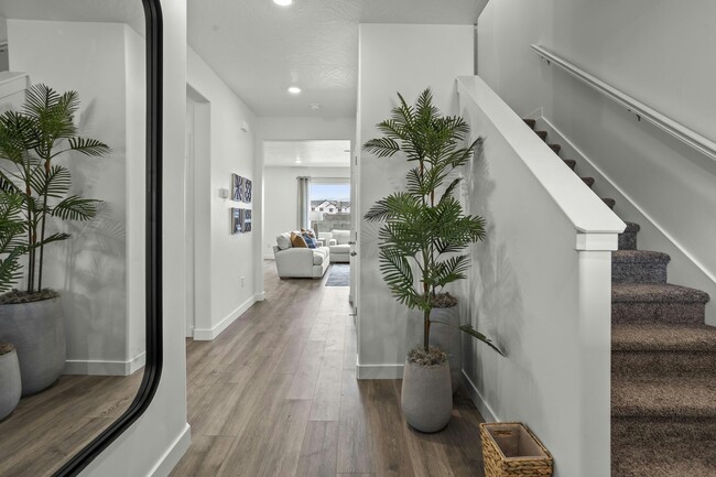 Building Photo - Stunning 4 bedroom home with great amenities