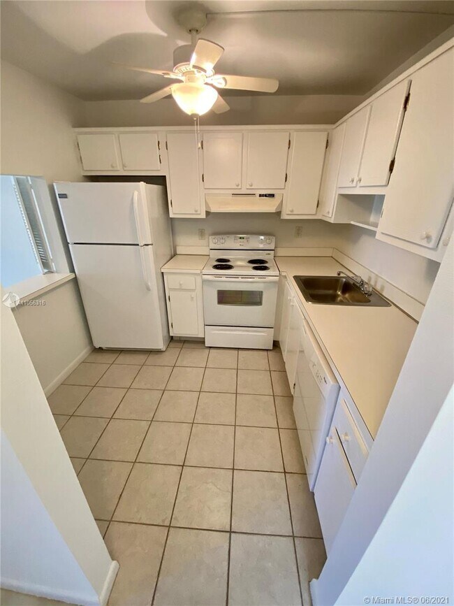 Foto del edificio - 9355 SW 8th St