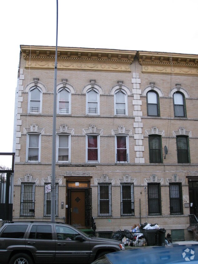 Primary Photo - 381 Sumpter St