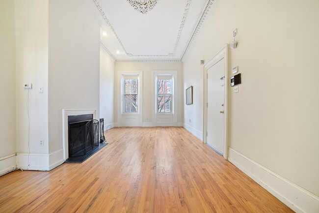 Building Photo - 1529 Green St
