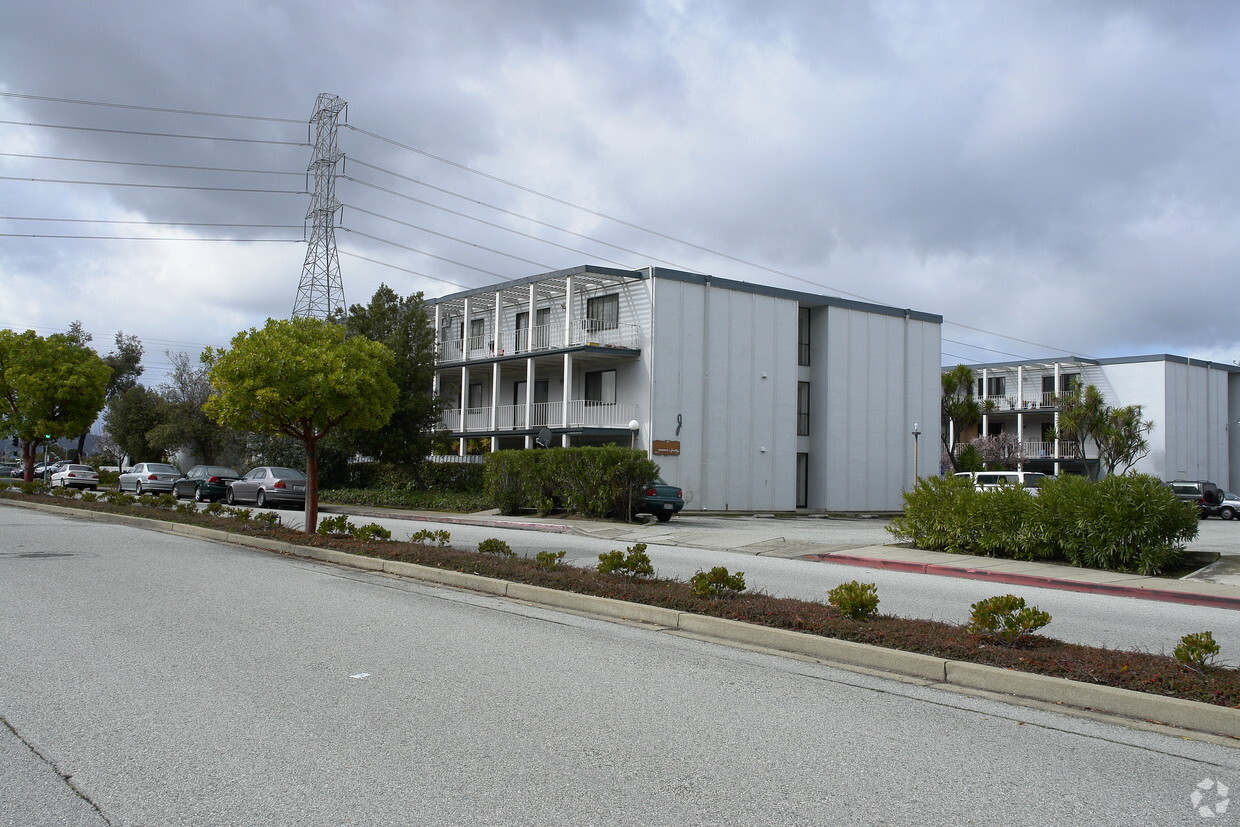 Primary Photo - Sandpiper Apartments