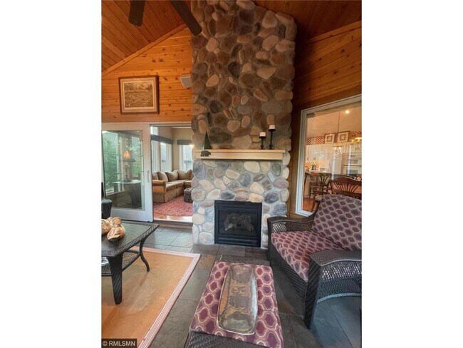 Foto del edificio - 7201 Howard Ln