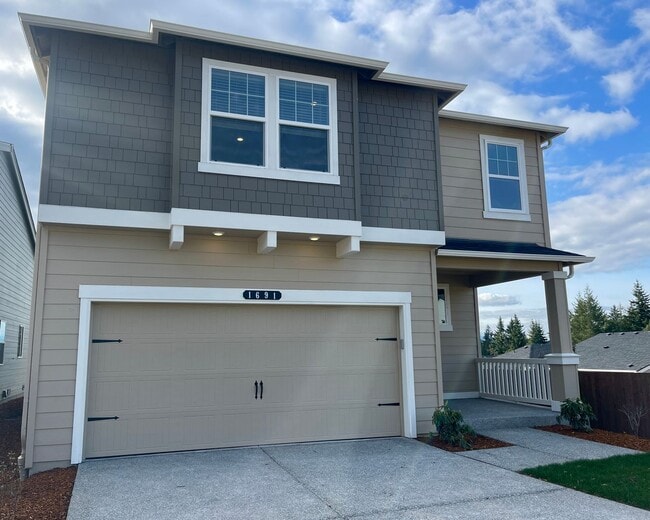 Building Photo - Stunning views and Quality Newer Construct...