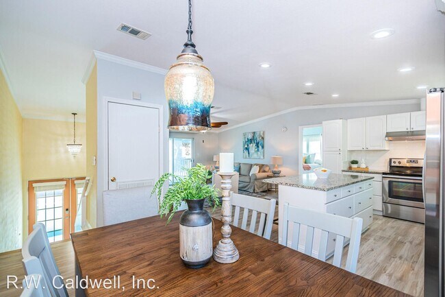 Foto del edificio - 3 br, 3 bath House - 2921 Dupont Street S