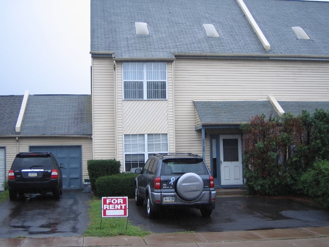 Building Photo - 77 Sandybrook Dr