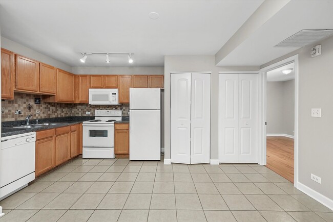Foto del edificio - 3423 Ridgeland Ave