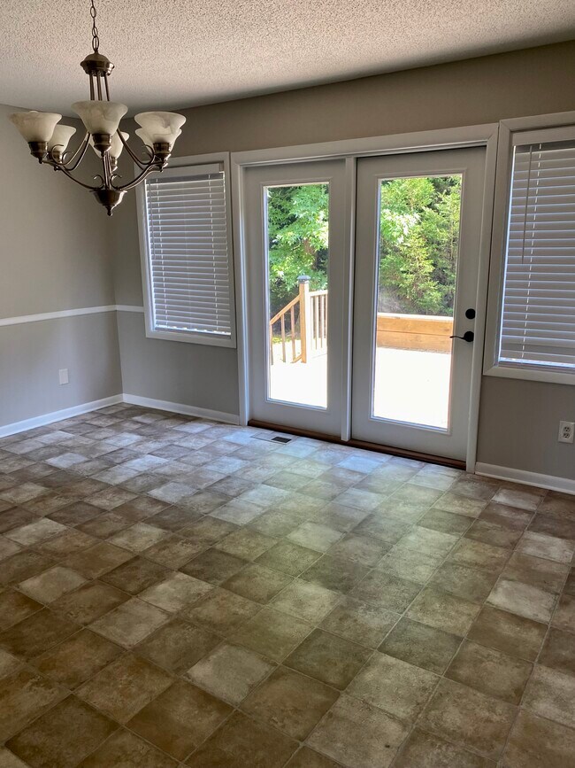 Dining room - 1401 Laurin St