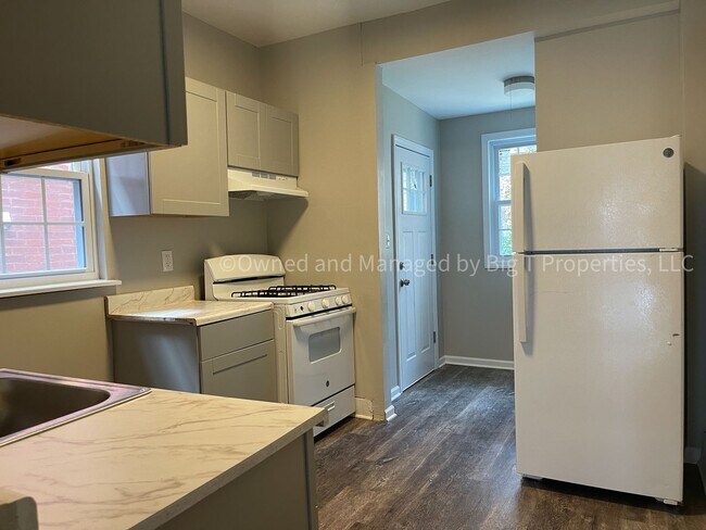 Building Photo - Updated Townhome in desirable Baynard Dist...