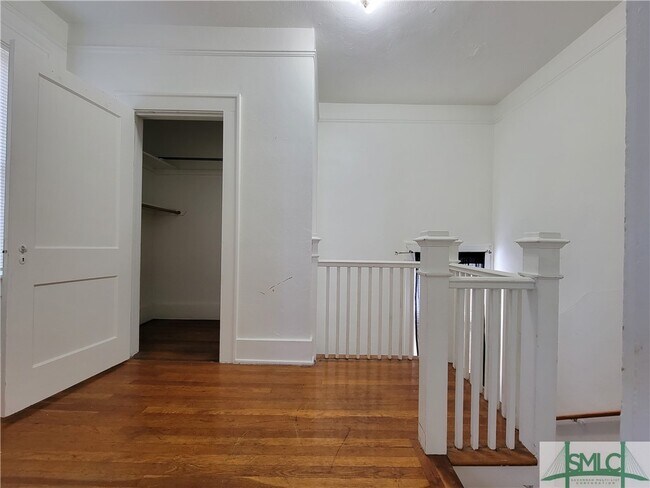 Building Photo - 1006 E 40th St