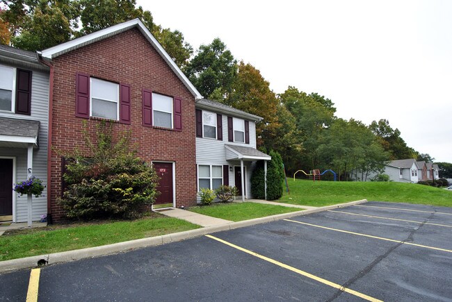 Willow Creek Apartments &amp; Townhomes Rentals Battle Creek