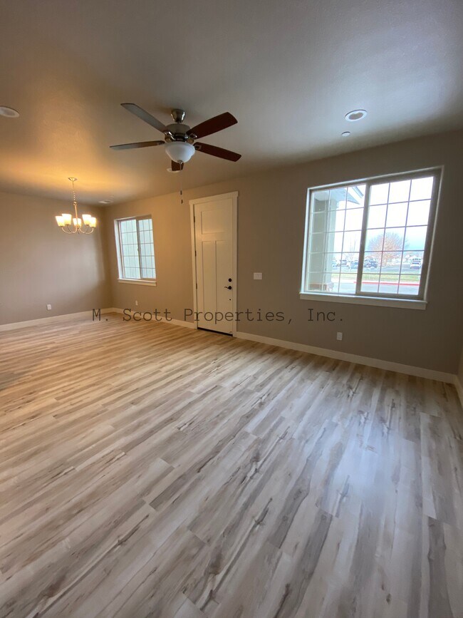 Building Photo - 1146 Montevideo Cir
