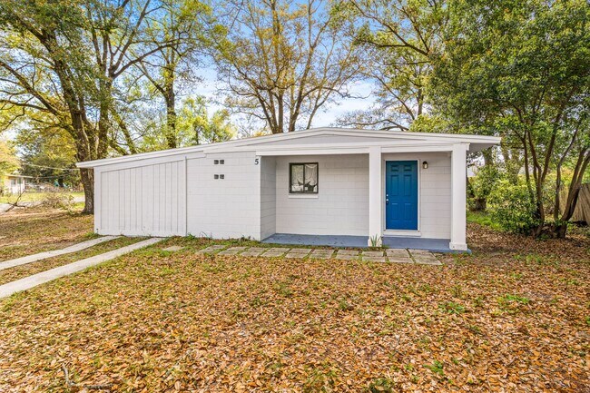 Building Photo - 5 New Mexico Dr Pensacola, FL 32505 Ask us...