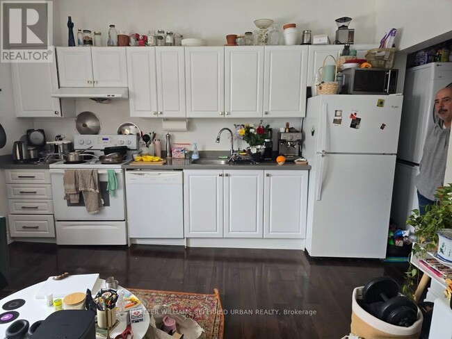 Building Photo - 18 Palmerston Ave