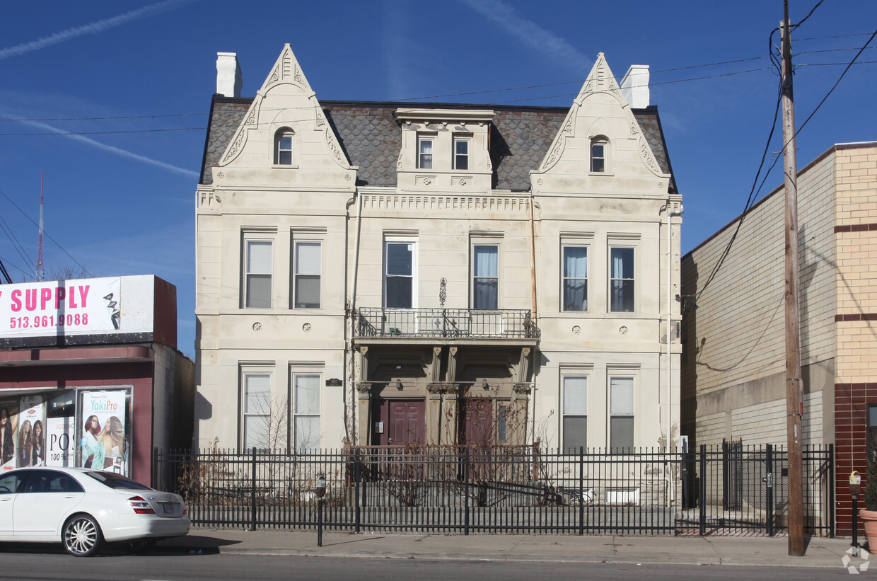 Building Photo - 2527 Gilbert Ave