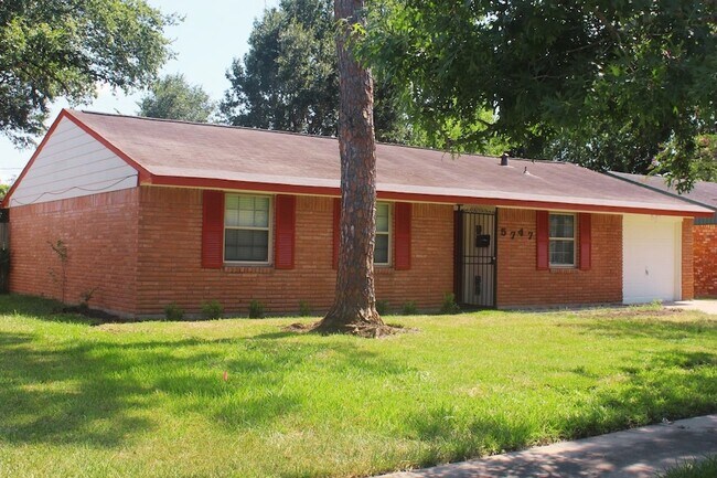 Building Photo - 5747 Greencraig Dr