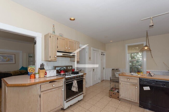 Foto del edificio - Single-Family House, In-Unit Washer and Dr...