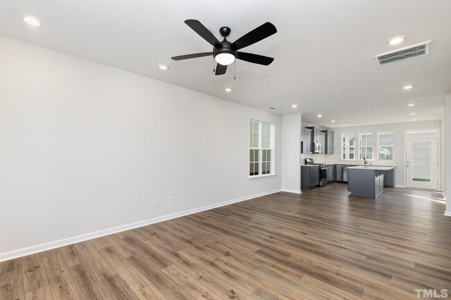 Foto del edificio - 271 Pear Blossom Pkwy