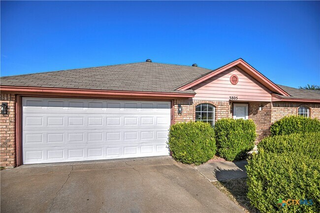 Foto del edificio - 3805 Riverrock Dr