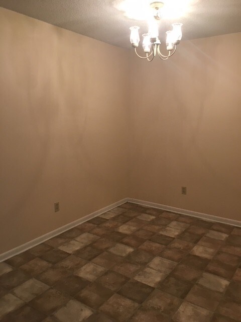 Building Photo - 2 Bedroom/2 Bath Apartment in Remerton