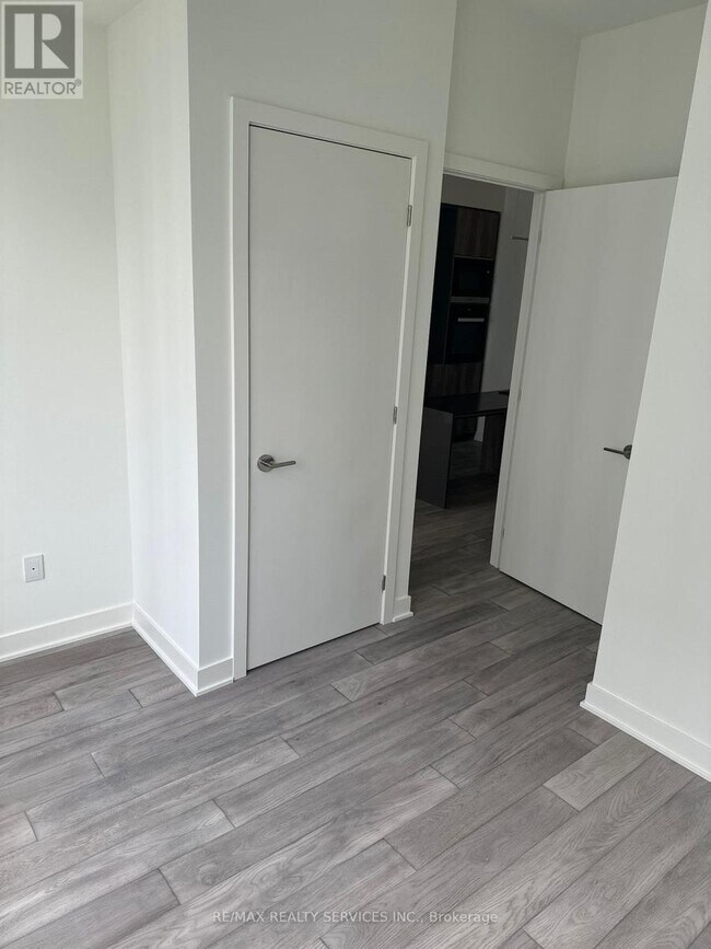 Building Photo - 11 Yorkville Ave