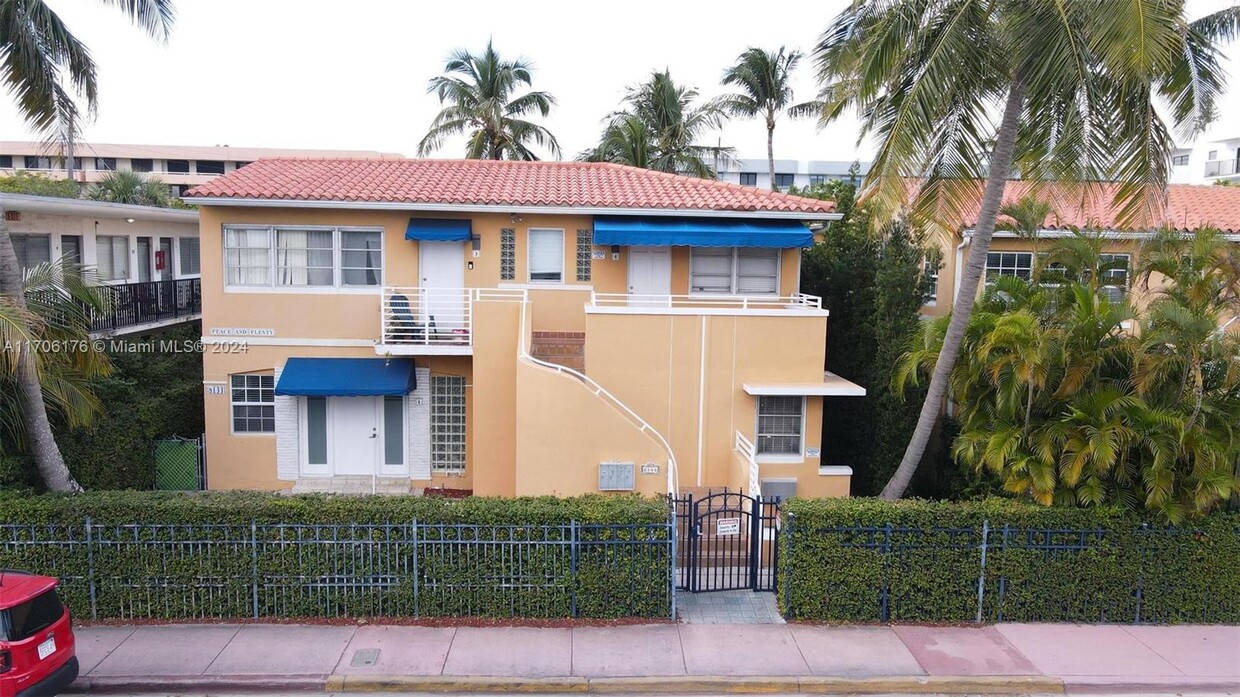 Foto principal - 8144 Harding Ave