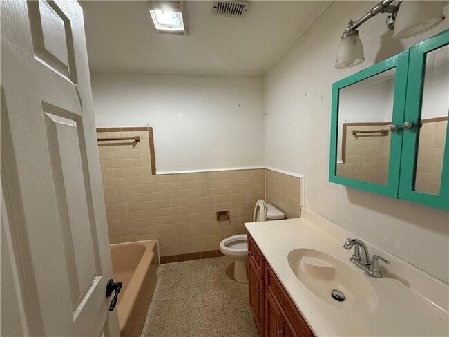 Building Photo - 324 Chinchilla Dr