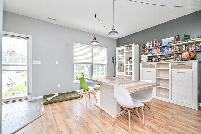 Foto del edificio - 5469 Fairford Ct