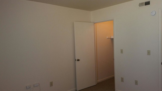 Building Photo - 3440 Triangle Dr