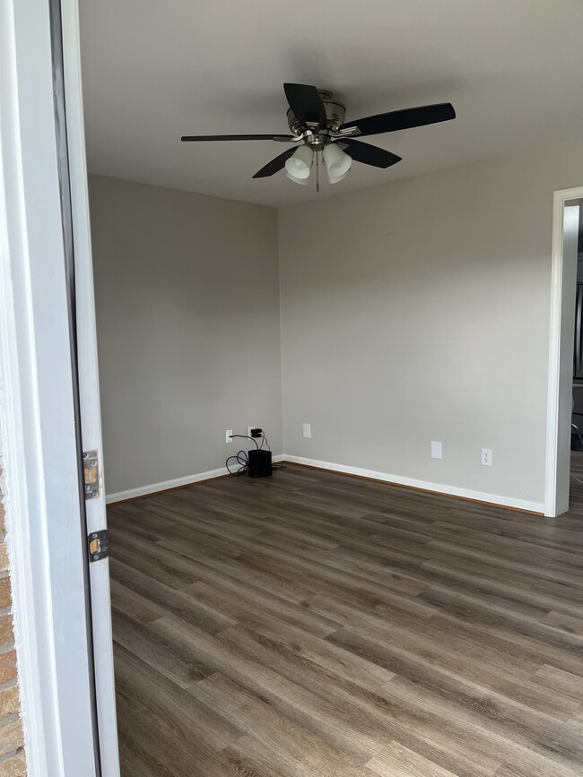 Building Photo - 176 Deerfield Ct