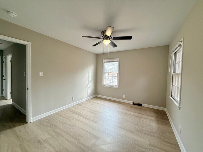 Building Photo - 3819 Rosehaven Dr