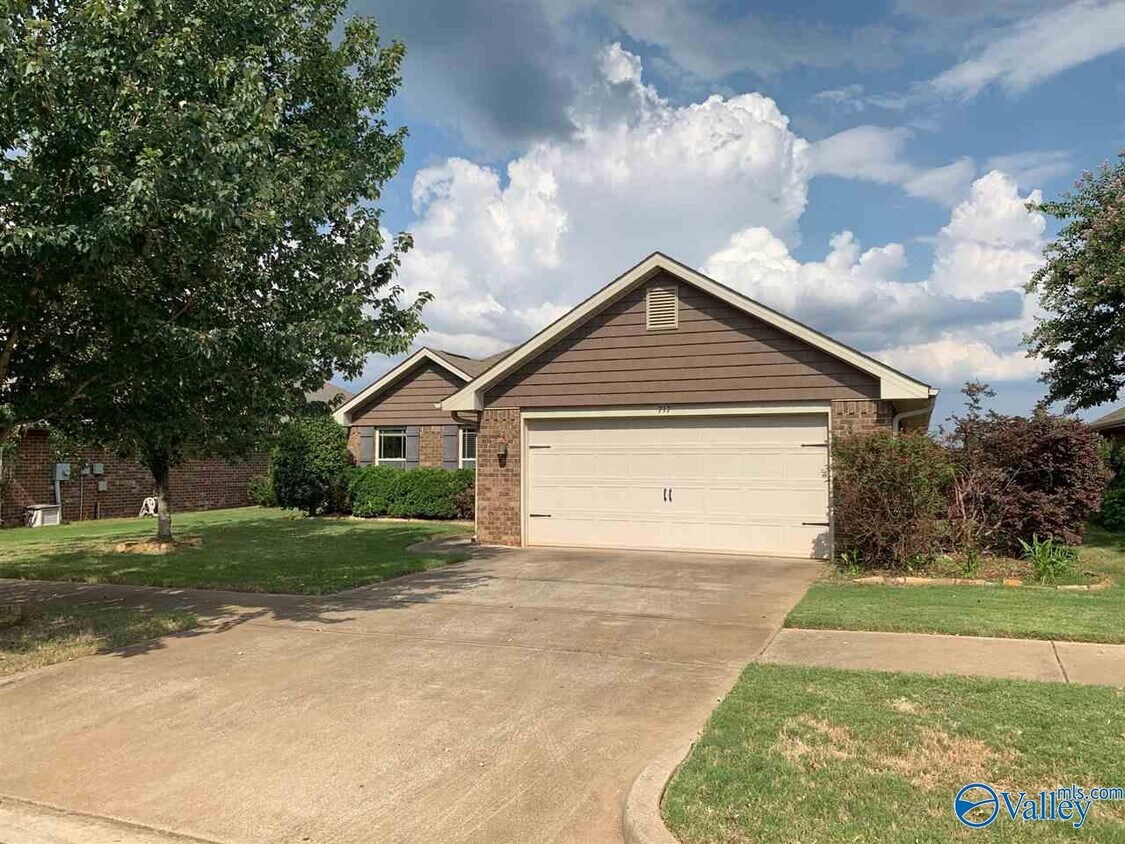 Foto principal - 717 River Landing Blvd SW